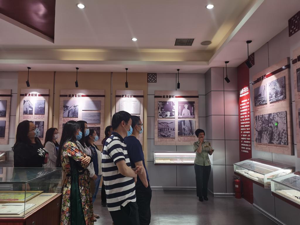通过一件件珍贵的展品和影像资料