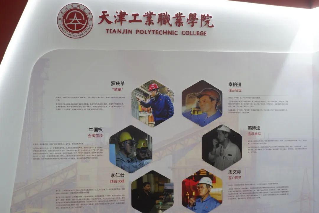 党支部书记林磊带领同学们进行了参观和
